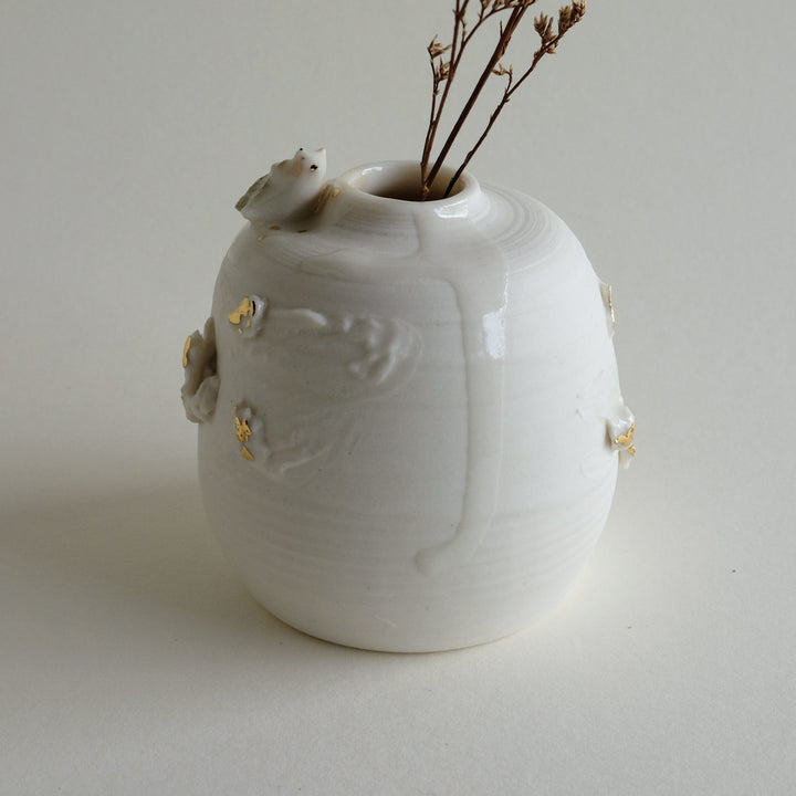 Porcelain Leaf Bear Vase