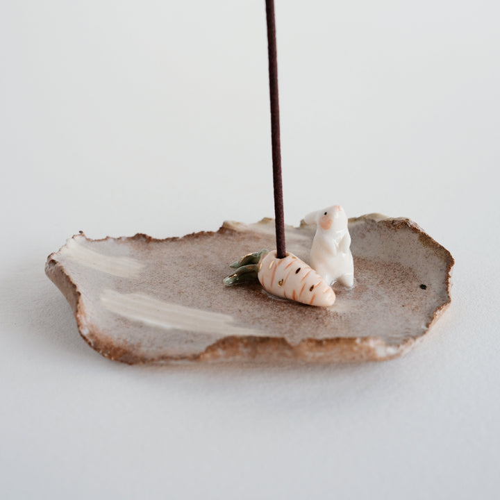 Frayed Slab Dish | Rabbit and Carrot
