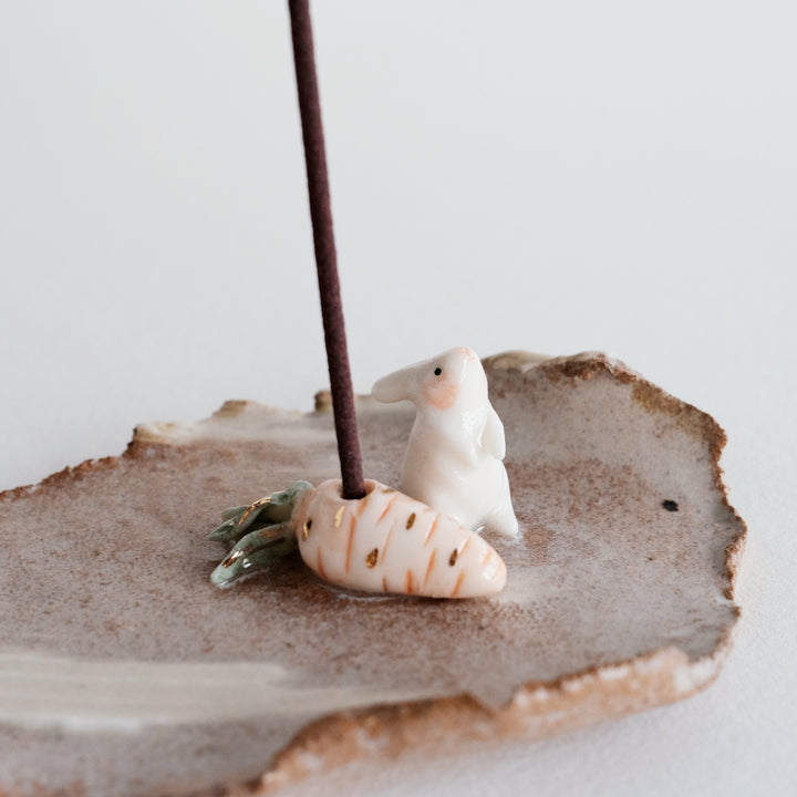 Frayed Slab Dish | Rabbit and Carrot