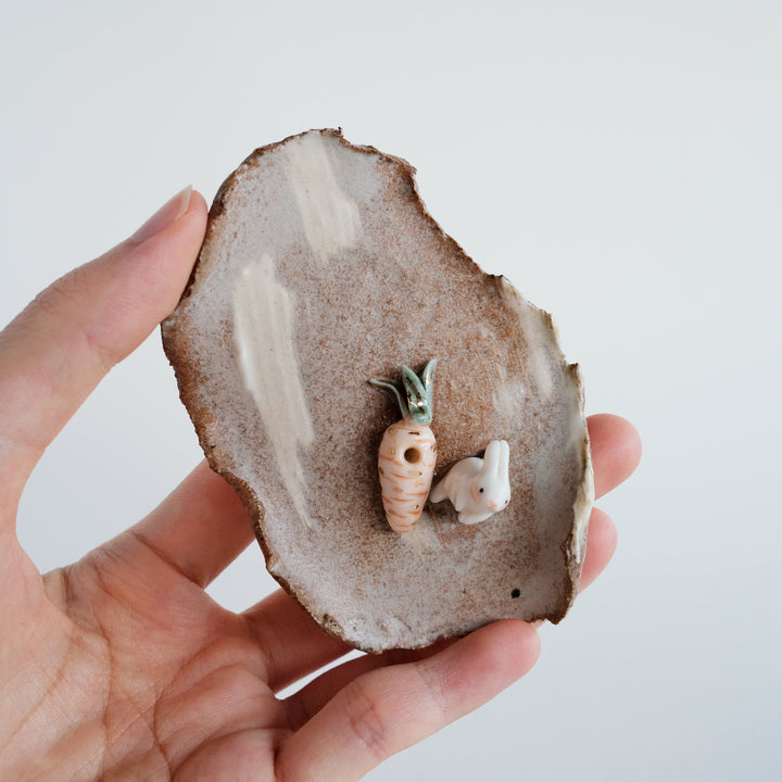 Frayed Slab Dish | Rabbit and Carrot