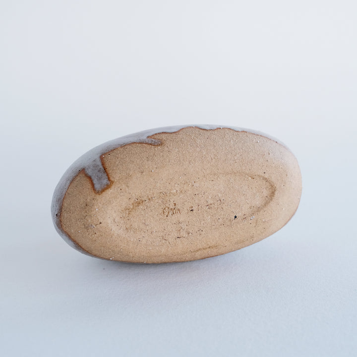 Pebble Vase | Curled Fox