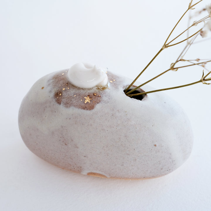 Pebble Vase | Curled Fox