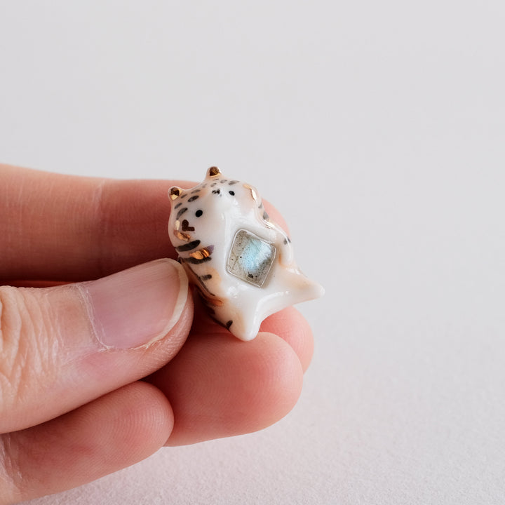 Gemstone Guardian | Labradorite Sitting Tiger