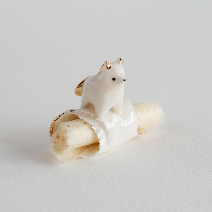 Scroll Bearer | Horse