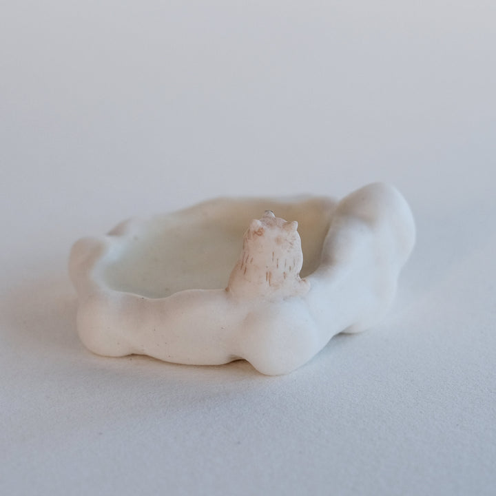 Cloud Dish | Sitting Bear