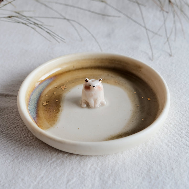 Guardian Dish | Sitting Brown Bear