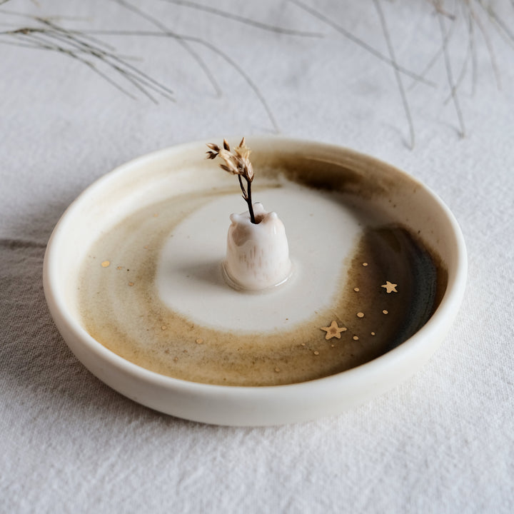 Guardian Dish | Sitting Brown Bear