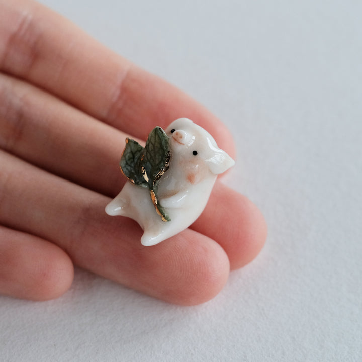Piglet Guardian | Sitting Sprout