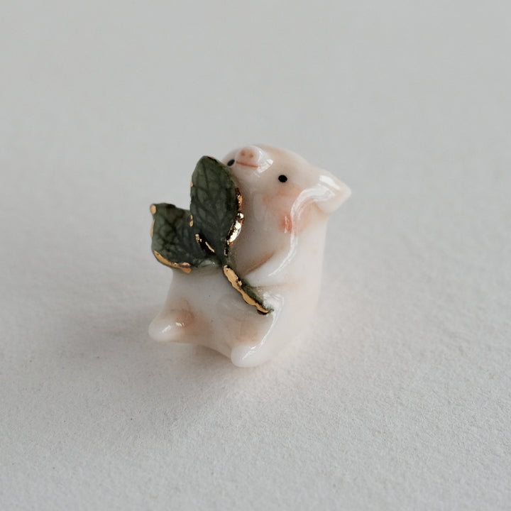 Piglet Guardian | Sitting Sprout