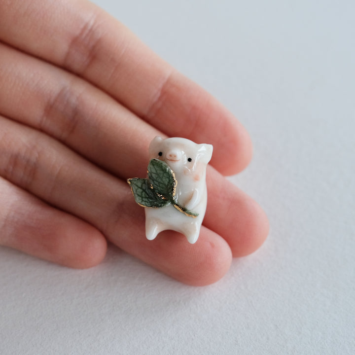 Piglet Guardian | Sitting Sprout