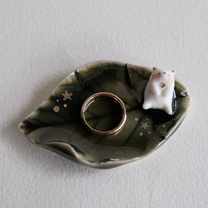 Leaf Guardian Ring Holder | Santai Bear