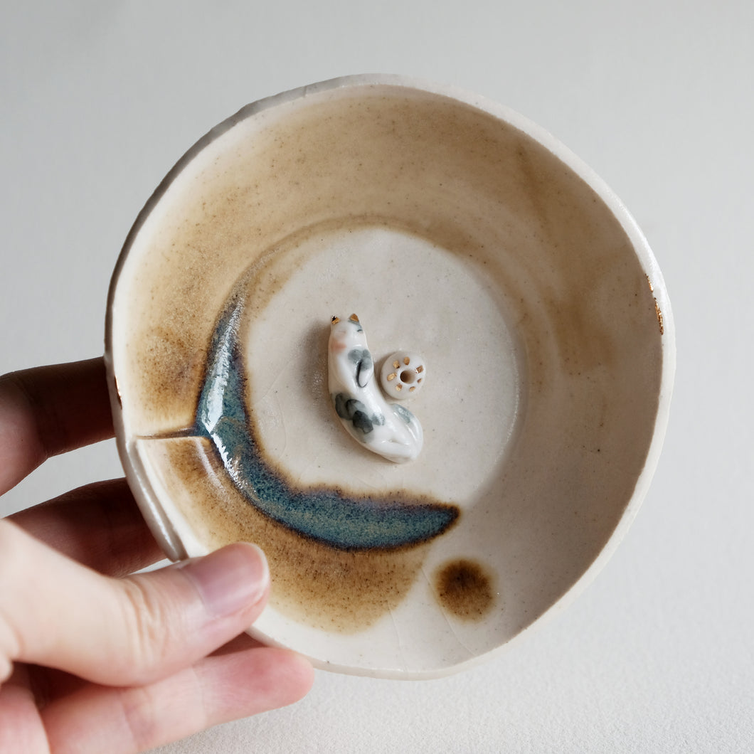 Patchy Cat Folds Bowl