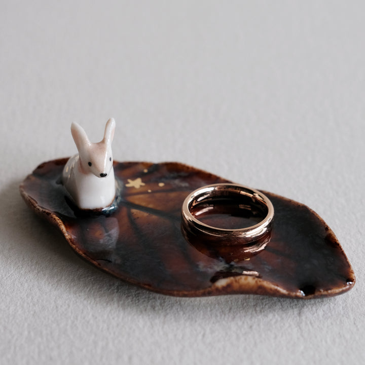 Leaf Guardian Ring Holder | Resting Deer