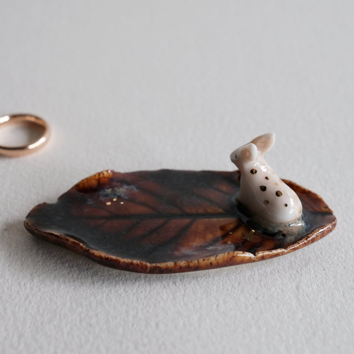 Leaf Guardian Ring Holder | Resting Deer