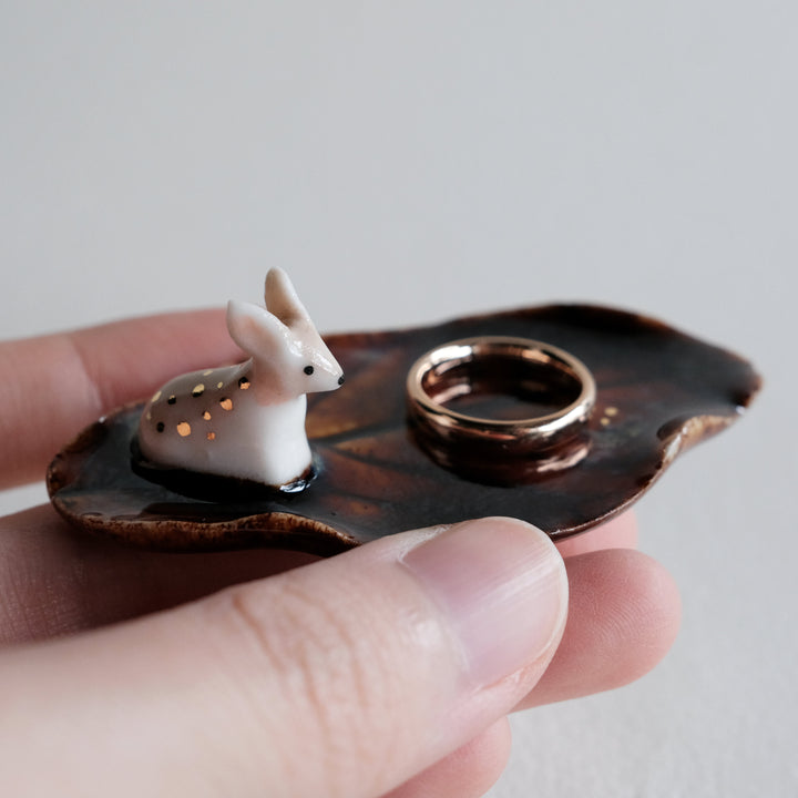 Leaf Guardian Ring Holder | Resting Deer
