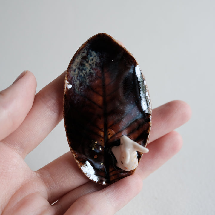 Leaf Guardian Ring Holder | Alert Deer