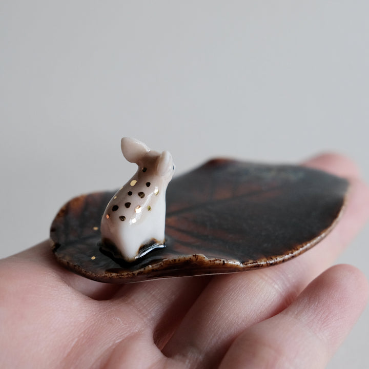 Leaf Guardian Ring Holder | Alert Deer