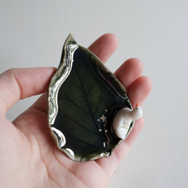 Leaf Guardian Ring Holder | Alert Duck
