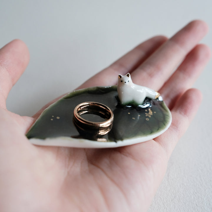 Leaf Guardian Ring Holder | Side Fox