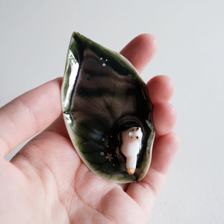 Leaf Guardian Ring Holder | Side Fox