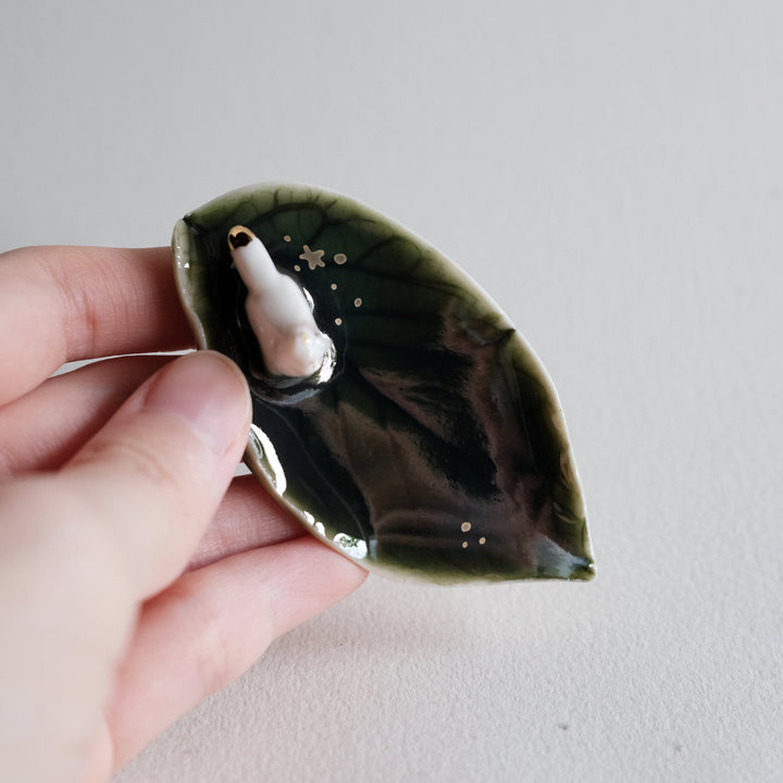 Leaf Guardian Ring Holder | Side Fox