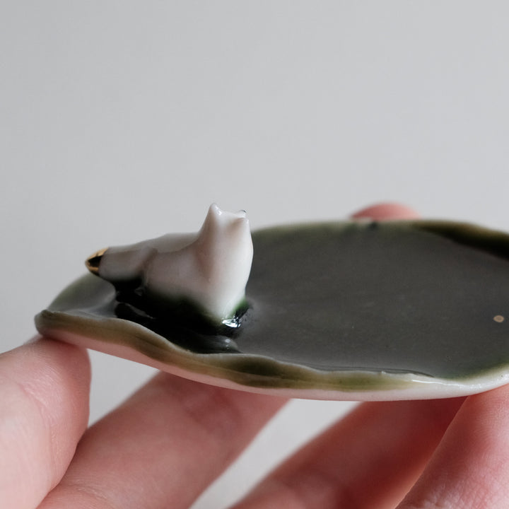 Leaf Guardian Ring Holder | Side Fox