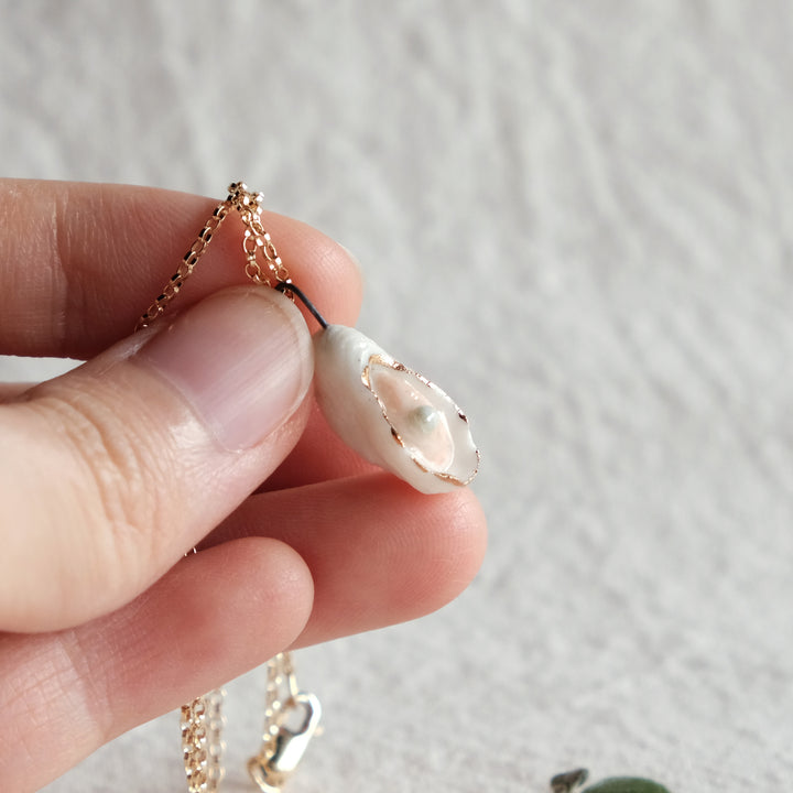 Sweet Oyster Necklace